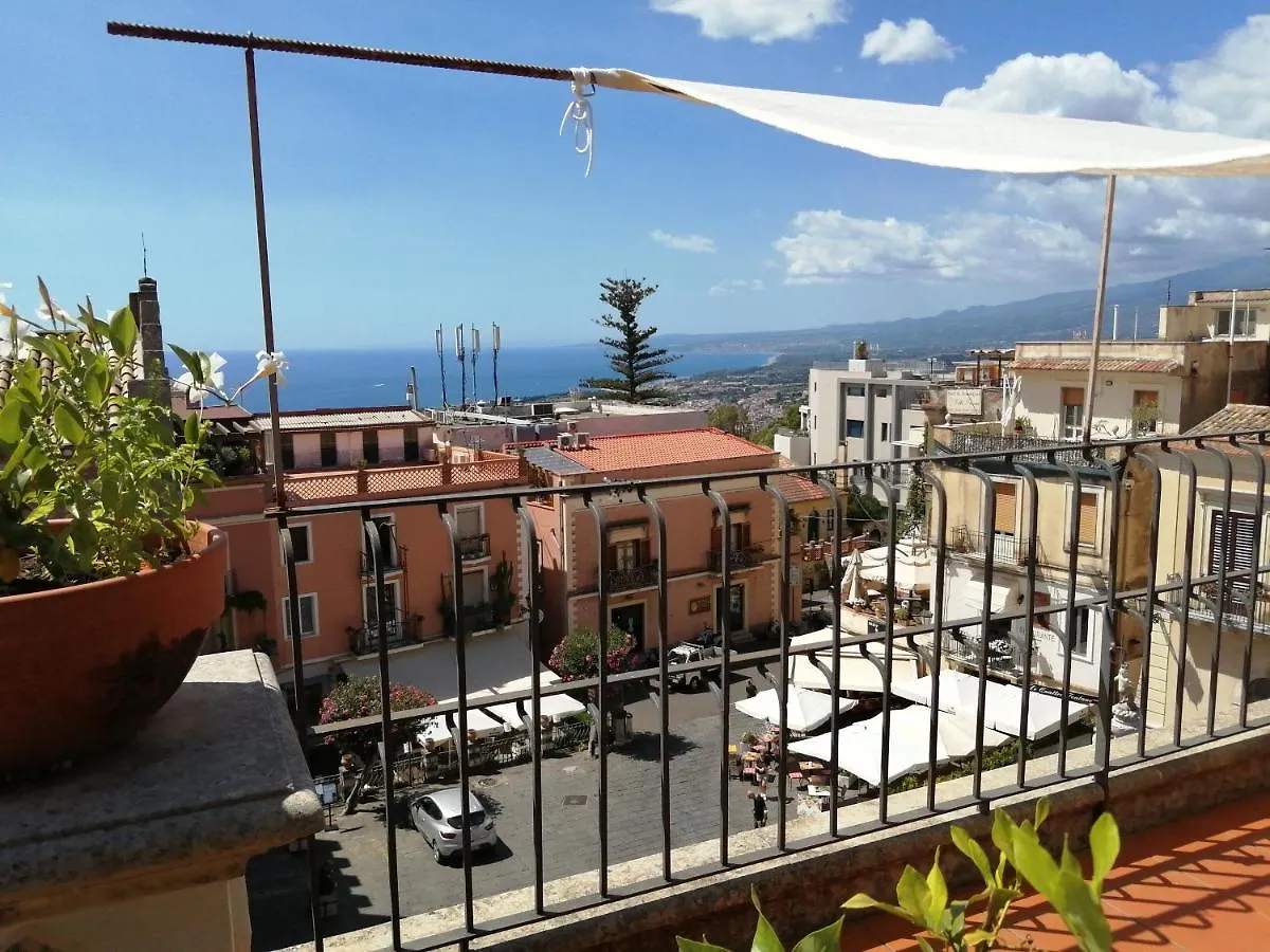 Aly Art Apartment Taormina Duomo, Gulf & Etna View