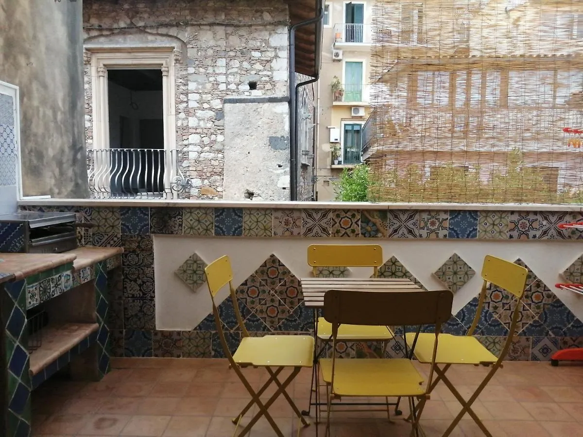 Aly Art Apartment Taormina Duomo, Gulf & Etna View 0*,  Włochy