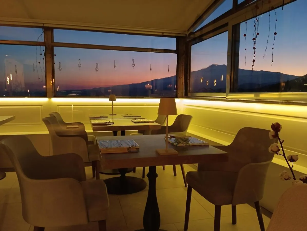 Aly Art Apartment Taormina Duomo, Gulf & Etna View